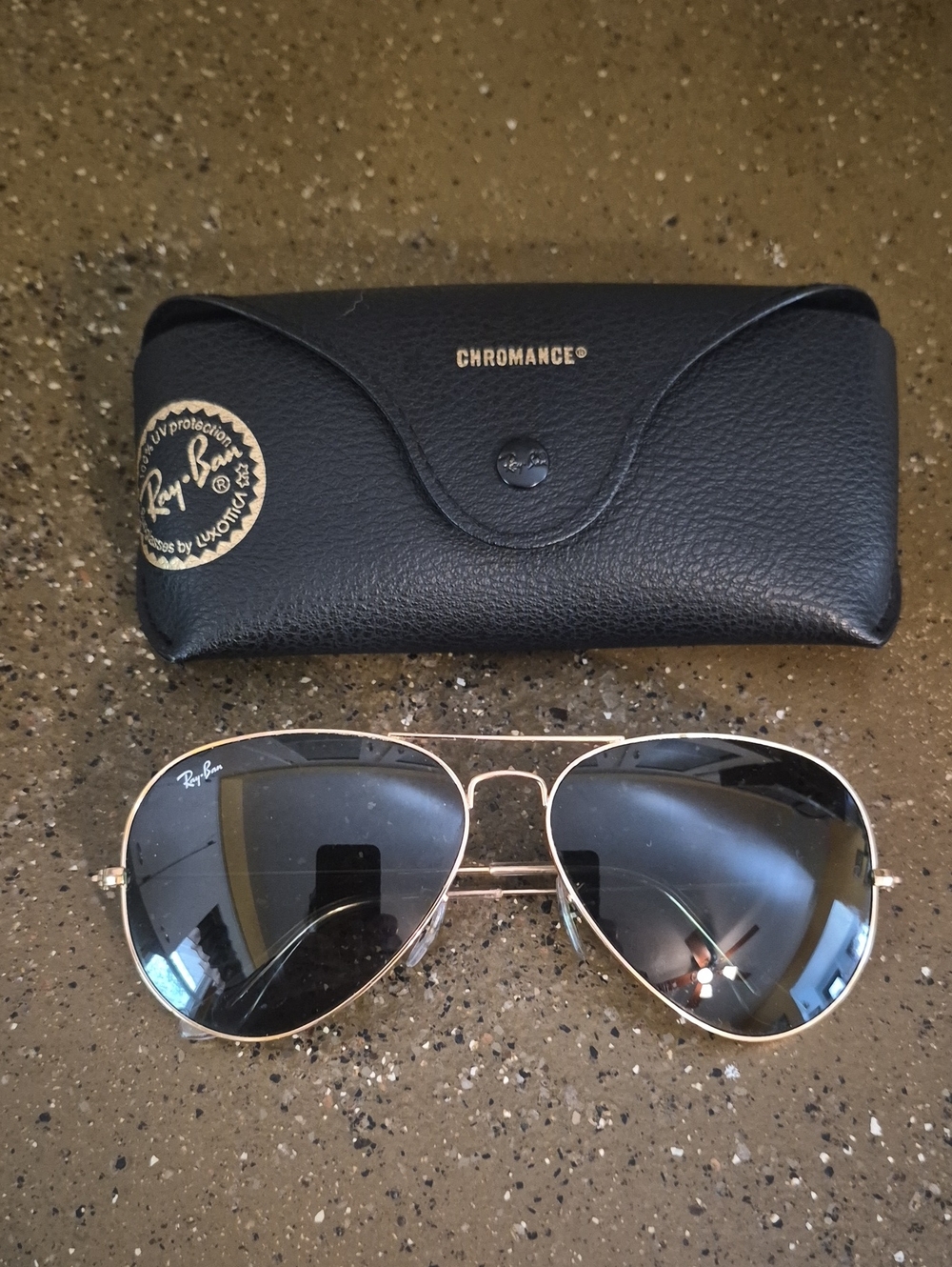 Ray-Ban Classic Aviator Sunglasses Gold Frame with Black Lenses Great Condition